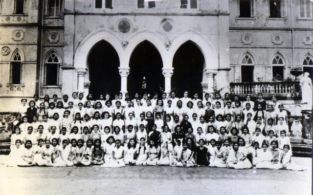 The college opened with courses in Home Science and Social Culture. Seen here are the students from the first batch, and their teachers, posing for an inter-collegiate shoot with students from the University of Bombay. The college opened with courses in Home Science and Social Culture. Seen here are the students from the first batch, and their teachers, posing for an inter-collegiate shoot with students from the University of Bombay.