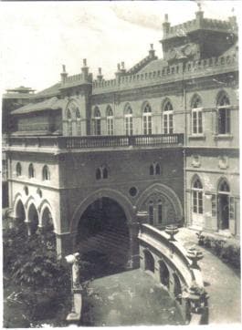 Where the second floor is today, there was an open terrace with battlements and a turret at each end. Open galleries allowed ‘memsahibs’ to supervise the gardens and kitchens below. Where the second floor is today, there was an open terrace with battlements and a turret at each end. Open galleries allowed ‘memsahibs’ to supervise the gardens and kitchens below.