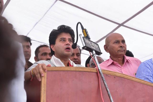 Scindia at Dewas Mandi (HT photo)