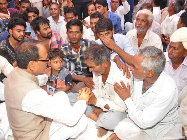 Chouhan meets family of farmers killed in police firing.