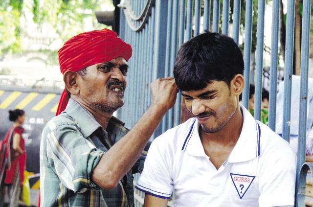 Mangesh Mahajan, a 17-year-old student at TP Bhatia Junior College of Science, won special mention for this shot of an ear-cleaner on the streets of Mumbai. “I chose it because he managed to capture a moment,” says Rahman. “Both his subjects have an interesting expression.” (Image courtesy Jehangir Nicholson Art Foundation )