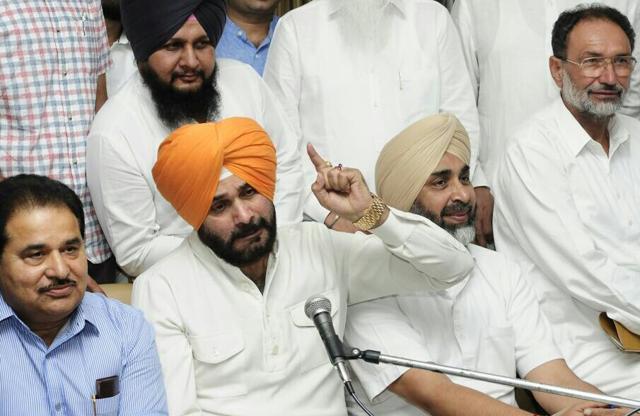 Local bodies and tourism minister Navjot Singh Sidhu started bashing the Badals during the session. (HT Photo) Local bodies and tourism minister Navjot Singh Sidhu started bashing the Badals during the session. (HT Photo)