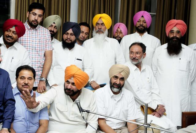 Punjab cabinet minister Navjot Singh Sidhu and finance minister Manpreet Singh Badal along with others during a press conference in Chandigarh on Friday. (Keshav Singh/HT Photo) Punjab cabinet minister Navjot Singh Sidhu and finance minister Manpreet Singh Badal along with others during a press conference in Chandigarh on Friday. (Keshav Singh/HT Photo)