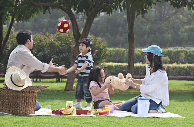 Fathers should give proper time to their kids to ensure a healthy life for them. (Shutterstock) Fathers should give proper time to their kids to ensure a healthy life for them. (Shutterstock)