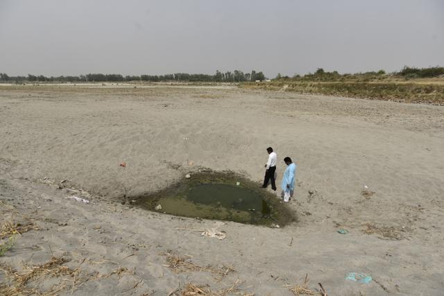 Every year on Dussehra, one lakh pilgrims used to take a dip in the Yamuna at Kairana, says the mahant of an ashram here. But the river has dried. The Mallahs, who are Muslims, arrange for water tankers so that pilgrims can at least do a jal tilak on occasions such as Purnima. (Burhaan Kinu/HT PHOTO) Every year on Dussehra, one lakh pilgrims used to take a dip in the Yamuna at Kairana, says the mahant of an ashram here. But the river has dried. The Mallahs, who are Muslims, arrange for water tankers so that pilgrims can at least do a jal tilak on occasions such as Purnima. (Burhaan Kinu/HT PHOTO)