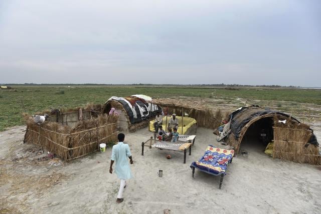 On the Ganga bank, the Mallahs live in makeshift straw huts covered with plastic on the top. The cost of relocation eats into the profits earned from selling what they grow. (Burhaan Kinu/HT PHOTO) On the Ganga bank, the Mallahs live in makeshift straw huts covered with plastic on the top. The cost of relocation eats into the profits earned from selling what they grow. (Burhaan Kinu/HT PHOTO)