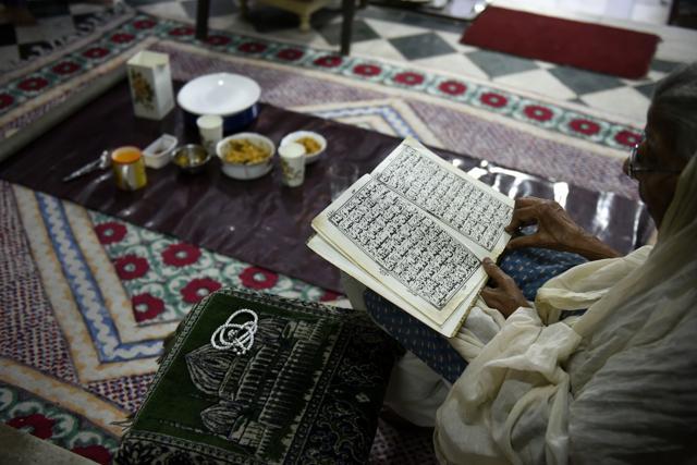 Badar Jehan, 85 year old prays at her home in Sheesh Mahal Gali in Old Delhi. (Saumya Khandelwal/HT Photo) Badar Jehan, 85 year old prays at her home in Sheesh Mahal Gali in Old Delhi. (Saumya Khandelwal/HT Photo)