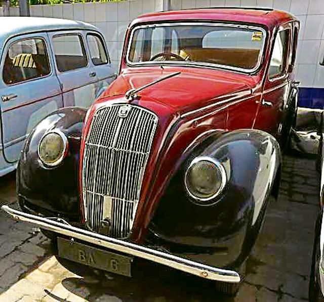 The National Green Tribunal’s order banning all cars that are more than 15 years-old made no exception for vintage and classic cars. It also prohibited any government authority from issuing fitness certificates to these vehicles without the court’s specific order. (Burhaan Kinu/HT PHOTO)