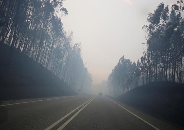 Smoke is seen on the IC8 motorway during a forest fire near Pedrogao Grande, in central Portugal. (Reuters Photo) Smoke is seen on the IC8 motorway during a forest fire near Pedrogao Grande, in central Portugal. (Reuters Photo)