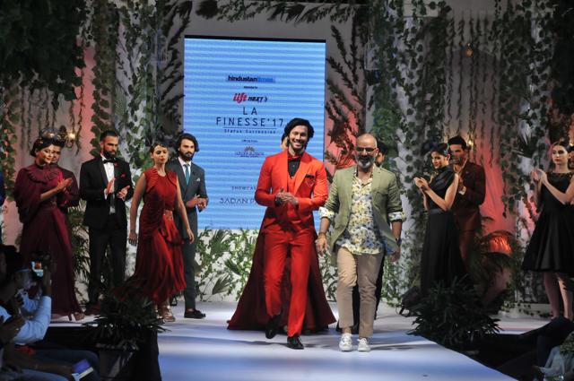 Rajneish Duggall walking the ramp for Sadan Pande (Dheeraj Dhawan/ HT Photo)