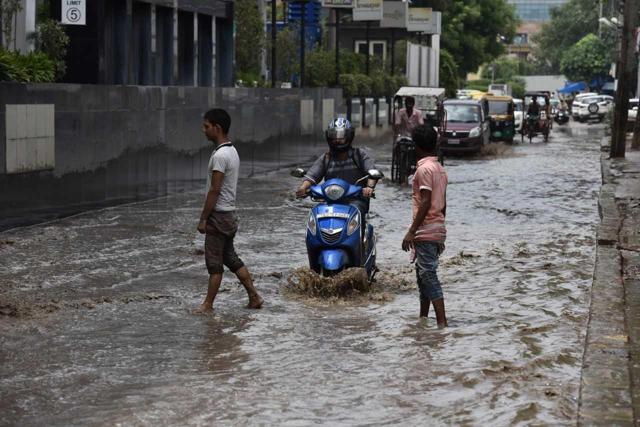 Waterlogging in Sector 15, Gurgaon, on Tuesday. (Sanjeev Verma / HT Photo) Waterlogging in Sector 15, Gurgaon, on Tuesday. (Sanjeev Verma / HT Photo)