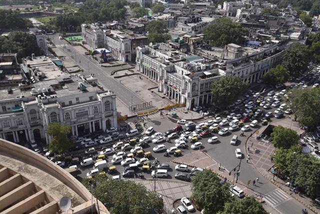There was heavy traffic on the outer circle as the inner circle was closed. (Ravi Choudhary / HT Photo) There was heavy traffic on the outer circle as the inner circle was closed. (Ravi Choudhary / HT Photo)