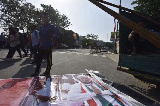 Posters and hoarding for the International Yoga Day are also being put up at the inner circle. (Ravi Choudhary / HT Photo) Posters and hoarding for the International Yoga Day are also being put up at the inner circle. (Ravi Choudhary / HT Photo)