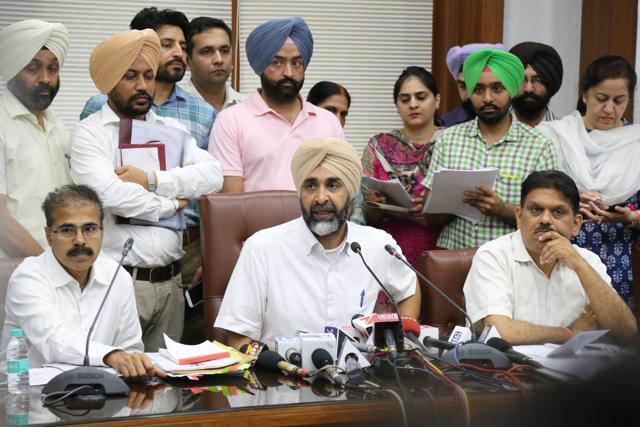 Finance minister Manpreet Singh Badal interacting with the media after budget presentation in the Punjab Vidhan Sabha in Chandigarh on Tuesday, June 20. (Sanjeev Sharma/HT) Finance minister Manpreet Singh Badal interacting with the media after budget presentation in the Punjab Vidhan Sabha in Chandigarh on Tuesday, June 20. (Sanjeev Sharma/HT)