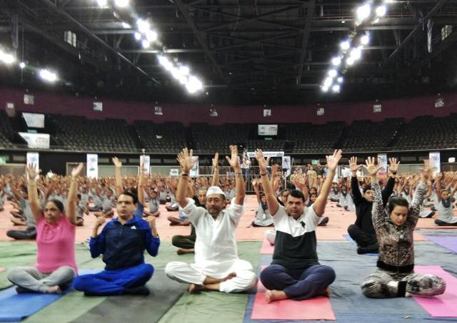Chief minister Devendra Fadnavis, along with his wife Amurta and actor Jackie Shroff celebrate International Yoga Day with the children of Maharashtra farmers who committed suicide at The National Sports Club Of India (NSCI) in Mumbai. (Satyabratha Tripathy/HT Photo)