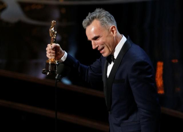 (File) Daniel Day Lewis accepts the Oscar for best actor for his role in Lincoln at the 85th Academy Awards in Hollywood, California, February 24, 2013. (REUTERS) (File) Daniel Day Lewis accepts the Oscar for best actor for his role in Lincoln at the 85th Academy Awards in Hollywood, California, February 24, 2013. (REUTERS)