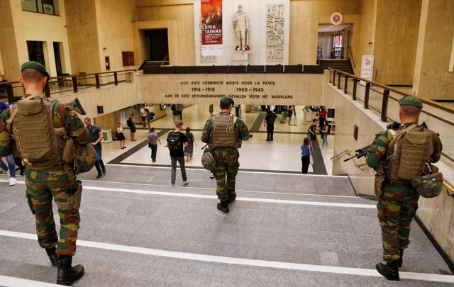 Belgian soldiers patrol inside Brussels central railway station after a suicide bomber was shot dead by troops in Brussels, Belgium, June 21. (Reuters Photo) Belgian soldiers patrol inside Brussels central railway station after a suicide bomber was shot dead by troops in Brussels, Belgium, June 21. (Reuters Photo)