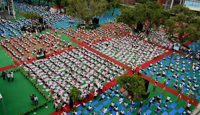 Participants during the International Yoga Day, 2017 at Sector 17 Plaza in Chandigarh on Wednesday. (Keshav Singh/HT) Participants during the International Yoga Day, 2017 at Sector 17 Plaza in Chandigarh on Wednesday. (Keshav Singh/HT)