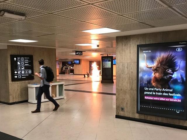 Fire is seen at Brussels central station in Brussels, Belgium June 20, 2017. (Twitter/@remybonnaffe/via REUTERS) Fire is seen at Brussels central station in Brussels, Belgium June 20, 2017. (Twitter/@remybonnaffe/via REUTERS)
