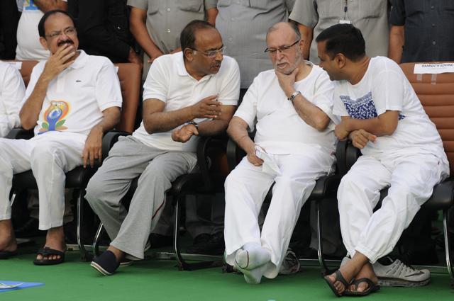 Union ministers M Venkaiah Naidu, Vijay Goel, L-G Anil Baijal and chief minister Arvind Kejriwal at Connaught Place on Wednesday. (Burhaan Kinu/HT PHOTO) Union ministers M Venkaiah Naidu, Vijay Goel, L-G Anil Baijal and chief minister Arvind Kejriwal at Connaught Place on Wednesday. (Burhaan Kinu/HT PHOTO)