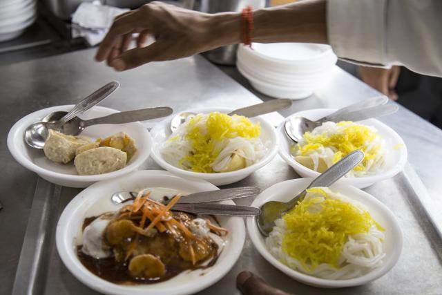 No matter what you order at this place, a plateful of their popular kulfi faluda is a must to savour! (Zabeeh Afaque/ HT Photo)