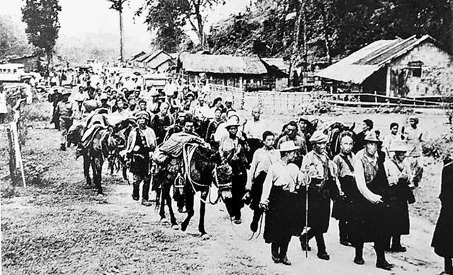 Some of the first Tibetans arriving at Missamari Transit Camp, May-June 1959. (Courtesy Exile) Some of the first Tibetans arriving at Missamari Transit Camp, May-June 1959. (Courtesy Exile)