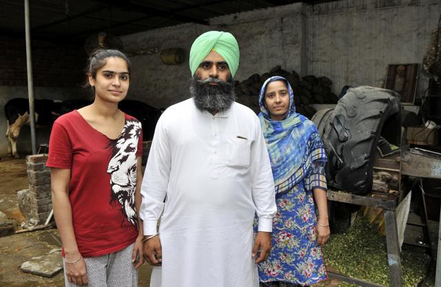 Gurmukh Singh with daughter Gurpreet Kaur and wife Ranjeet Kaur in his House in Pandriali village in Sirhind district, Punjab. (Ravi Kumar/HT Photo)