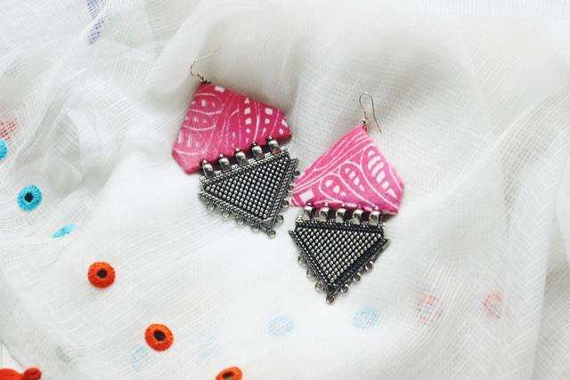 Jasmin Kaur uses leftover fabric from the tailor to make studded earrings and jhumkas. Jasmin Kaur uses leftover fabric from the tailor to make studded earrings and jhumkas.