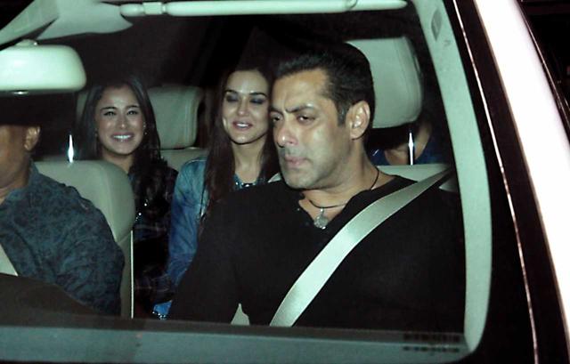 Salman arrives with Preity Zinta. (Photo: Prodip Guha)