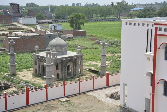 The government school building has come up right next to Qadri’s Taj. (Sakib Ali / HT Photo) The government school building has come up right next to Qadri’s Taj. (Sakib Ali / HT Photo)