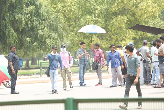 Actor Sidharth Malhotra was shooting for his film at India Gate and joined Delhi Traffic Police’s road safety campaign. (Manoj Verma/ HT Phot)