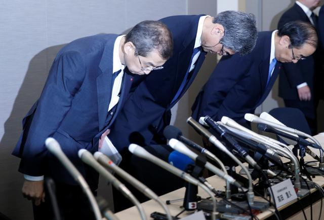 Takata Corp chairman and CEO Shigehisa Takada (L) and senior management bow as they attend a news conference after its decision to file for bankruptcy protection in Tokyo on Monday. (Reuters ) Takata Corp chairman and CEO Shigehisa Takada (L) and senior management bow as they attend a news conference after its decision to file for bankruptcy protection in Tokyo on Monday. (Reuters )