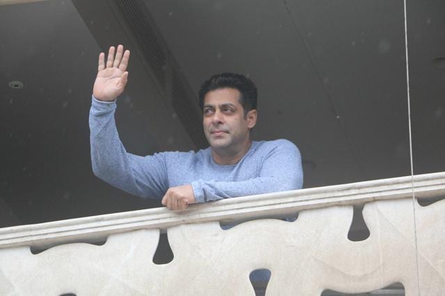Salman Khan waves to his fans on occasion of EID. (HT Photo)