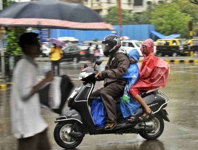 All set for the rain. (Anshuman Poyrekar/HT) All set for the rain. (Anshuman Poyrekar/HT)