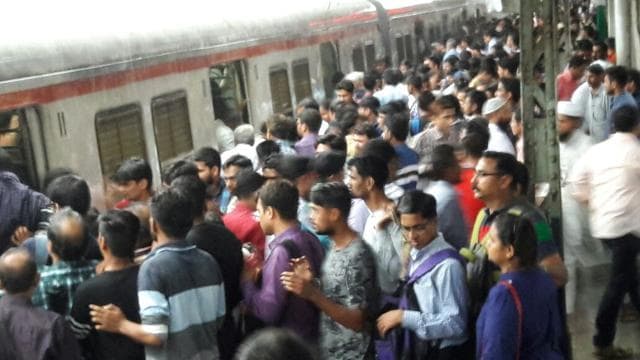 The crowds at Thane station. (Praful Gangurde) The crowds at Thane station. (Praful Gangurde)