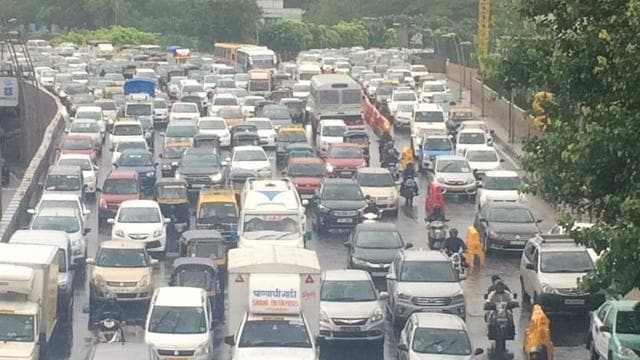 Traffic jam at western express highway. (Satish Bate/HT) Traffic jam at western express highway. (Satish Bate/HT)
