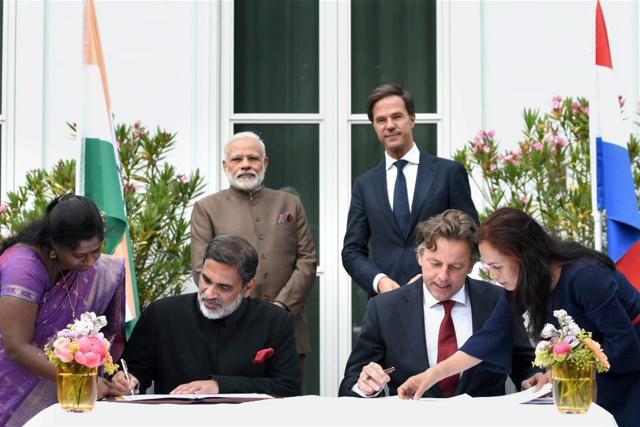 Prime Minister Narendra Modi and Prime Minister of Netherlands Marke Rutte witness the signing of MoUs between India and Netherlands,. (PTI Photo)