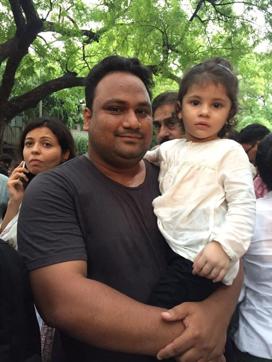 Imtiaz Ahmed Khan came with his 2-year-old daughter Noya at Jantar Mantar. (HT) Imtiaz Ahmed Khan came with his 2-year-old daughter Noya at Jantar Mantar. (HT)