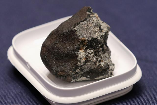 A piece of the Chelyabinsk meteorite on display before a hearing of the House Administration Committee in the Longworth House Office Building on Capitol Hill in Washington, DC. (AFP File Photo)