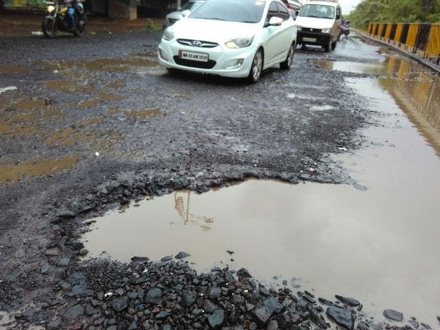 Swimming pool or highway? These pictures from Kharghar make it hard to tell the difference. (Bachchan Kumar) Swimming pool or highway? These pictures from Kharghar make it hard to tell the difference. (Bachchan Kumar)