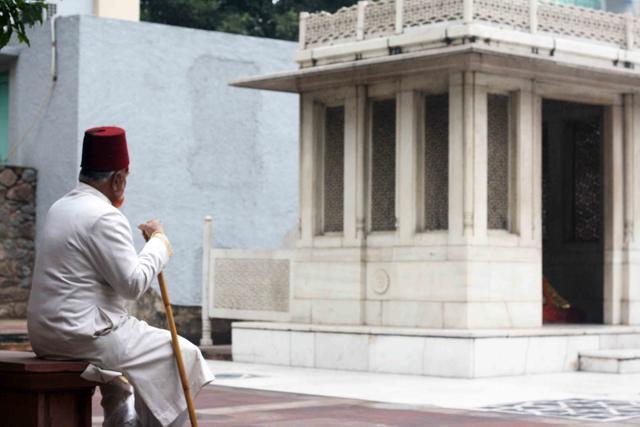 Mirza Ghalib’s tomb in Nizamuddin. (Mayank Austen Soofi/HT Photo )