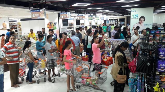Several shopping centres were packed, with residents trying to get the most out of their visit. (Praful Gangurde) Several shopping centres were packed, with residents trying to get the most out of their visit. (Praful Gangurde)