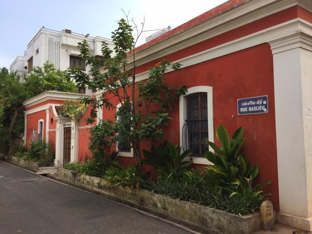 The lanes are immaculate, lined with trees, old villas on either side, the smell of freshly-baked bread hovering in the air. (Rohan Naahar/HT Photo)