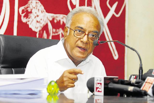 Asim Dasgupta Ex Finance Minister of West Bengal at press meet at party head office in Alimuddin Street. photo by Indranil Bhoumik/mint on 19 may, 2011