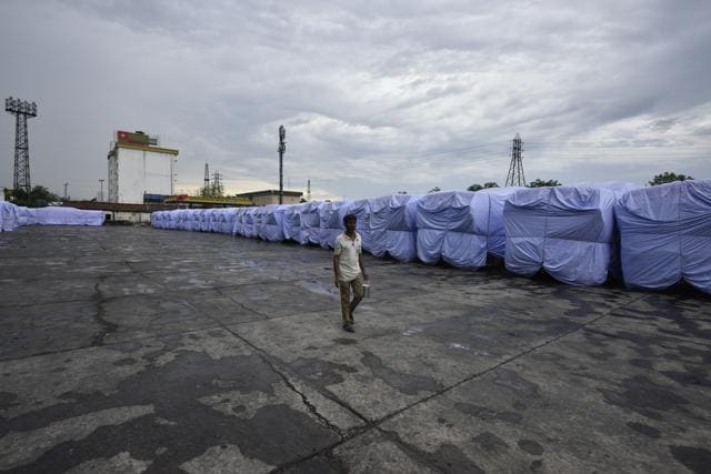 A view of buses covered with plastic sheets at Indraprastha bus depot. (Arun Sharma/HT PHOTO) A view of buses covered with plastic sheets at Indraprastha bus depot. (Arun Sharma/HT PHOTO)