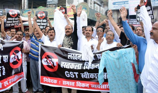 Chikan traders in Lucknow protesting against GST (HT Photo)