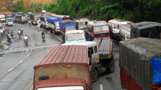 Some complained of being stranded for almost four hours. (Praful Gangurde) Some complained of being stranded for almost four hours. (Praful Gangurde)