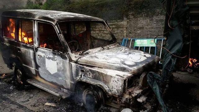 File picture of a vehicle set ablaze by protesters in Darjeeling. According to police figures, at least 22 vehicles were set on fire by the agitators in Darjeeling since June 8. (HT Photo) File picture of a vehicle set ablaze by protesters in Darjeeling. According to police figures, at least 22 vehicles were set on fire by the agitators in Darjeeling since June 8. (HT Photo)