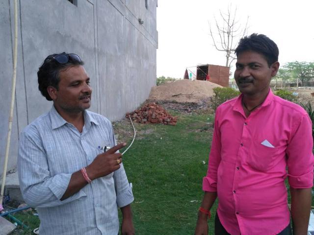 Radheshyam Sharma (in the white shirt) convincing a villager to use male contraceptives in a rural area of Bhopal. (HT Photo) Radheshyam Sharma (in the white shirt) convincing a villager to use male contraceptives in a rural area of Bhopal. (HT Photo)