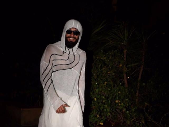 This look had his fans go into a frenzy, and memes about it said that Ranveer’s look resembled a condom. This look had his fans go into a frenzy, and memes about it said that Ranveer’s look resembled a condom.